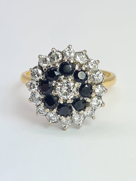 6535 Vintage: 18ct Yellow Gold Sapphire & Diamond Cluster Ring