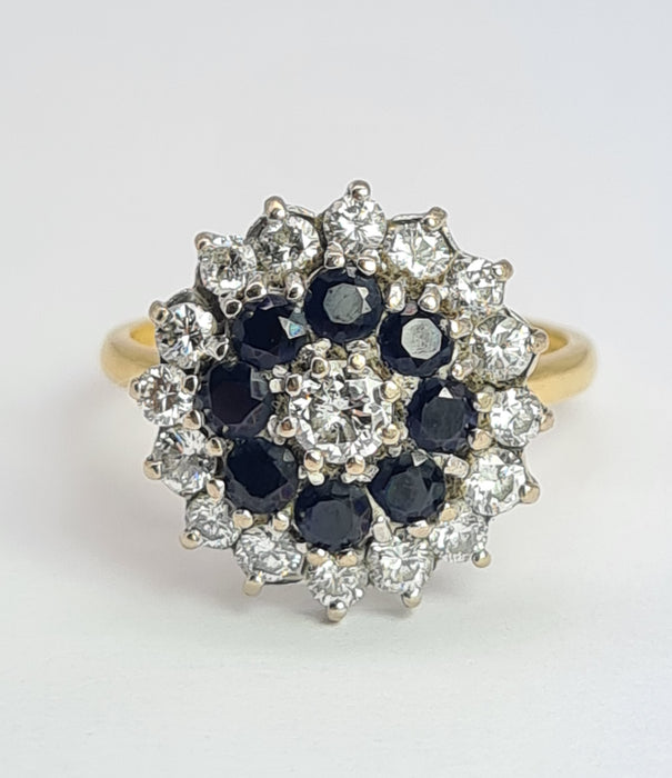 6535 Vintage: 18ct Yellow Gold Sapphire & Diamond Cluster Ring