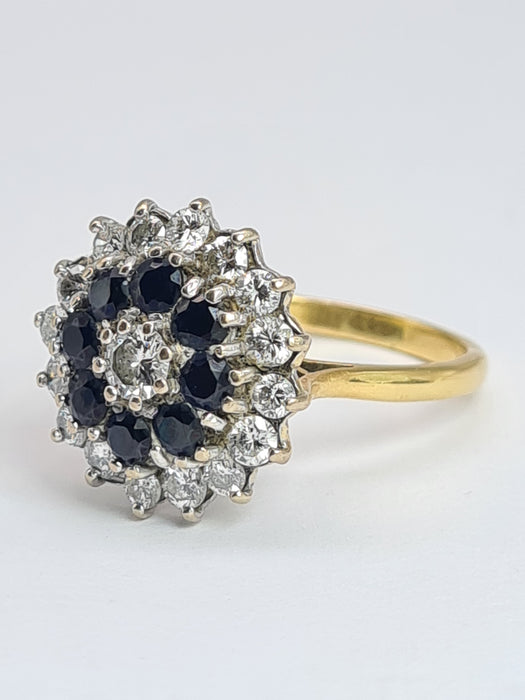 6535 Vintage: 18ct Yellow Gold Sapphire & Diamond Cluster Ring