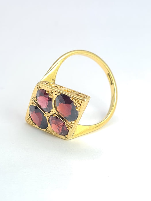 6536 Antique: 18ct Yellow Gold Garnet Marquise Panel Ring — Edwardian
