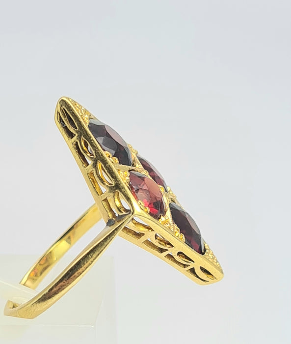 6536 Antique: 18ct Yellow Gold Garnet Marquise Panel Ring — Edwardian