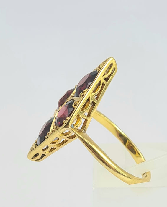 6536 Antique: 18ct Yellow Gold Garnet Marquise Panel Ring — Edwardian