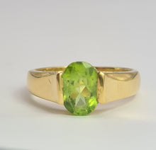 Load image into Gallery viewer, 2038: Vintage; 18ct Gold Peridot Solitaire Dress/Stacker Ring- Sartorial beauty
