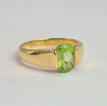 Load image into Gallery viewer, 2038: Vintage; 18ct Gold Peridot Solitaire Dress/Stacker Ring- Sartorial beauty
