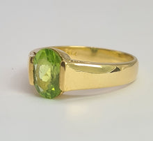 Load image into Gallery viewer, 2038: Vintage; 18ct Gold Peridot Solitaire Dress/Stacker Ring- Sartorial beauty
