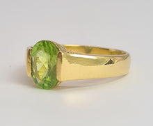 Load image into Gallery viewer, 2038: Vintage; 18ct Gold Peridot Solitaire Dress/Stacker Ring- Sartorial beauty
