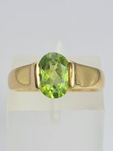 Load image into Gallery viewer, 2038: Vintage; 18ct Gold Peridot Solitaire Dress/Stacker Ring- Sartorial beauty
