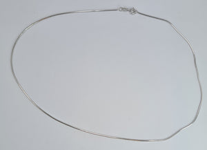 2070: Vintage: 9ct White Gold Snake Chain/Necklace (40cm) - Pristine Condition