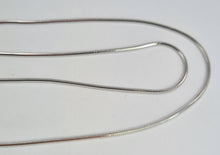 Load image into Gallery viewer, 2070: Vintage: 9ct White Gold Snake Chain/Necklace (40cm) - Pristine Condition
