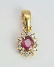 Cargar imagen en el visor de la galería, 2091: Vintage: 18ct Gold Rich Red Ruby 12 Natural Diamonds Pendant- Petite, Sparkling, Demure
