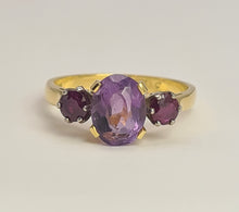 Load image into Gallery viewer, 2104: Vintage: 18ct Gold Oval Ruby Round Cut Amethysts Ring- Rare combination
