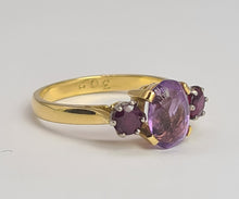 Load image into Gallery viewer, 2104: Vintage: 18ct Gold Oval Ruby Round Cut Amethysts Ring- Rare combination
