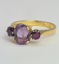 Load image into Gallery viewer, 2104: Vintage: 18ct Gold Oval Ruby Round Cut Amethysts Ring- Rare combination
