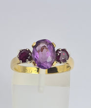 Load image into Gallery viewer, 2104: Vintage: 18ct Gold Oval Ruby Round Cut Amethysts Ring- Rare combination
