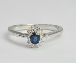 2107: Vintage: 18ct White Gold Cornflower Blue 10 Natural Diamonds Halo Ring- Crisp, clean eye candy-