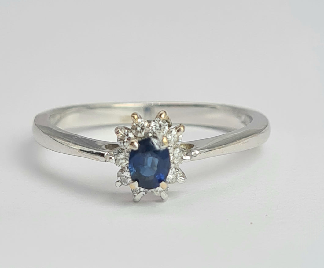 2107: Vintage: 18ct White Gold Cornflower Blue 10 Natural Diamonds Halo Ring- Crisp, clean eye candy-