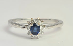 2107: Vintage: 18ct White Gold Cornflower Blue 10 Natural Diamonds Halo Ring- Crisp, clean eye candy-