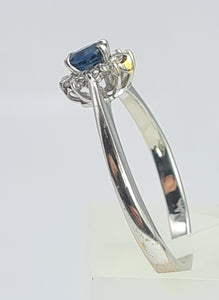 2107: Vintage: 18ct White Gold Cornflower Blue 10 Natural Diamonds Halo Ring- Crisp, clean eye candy-