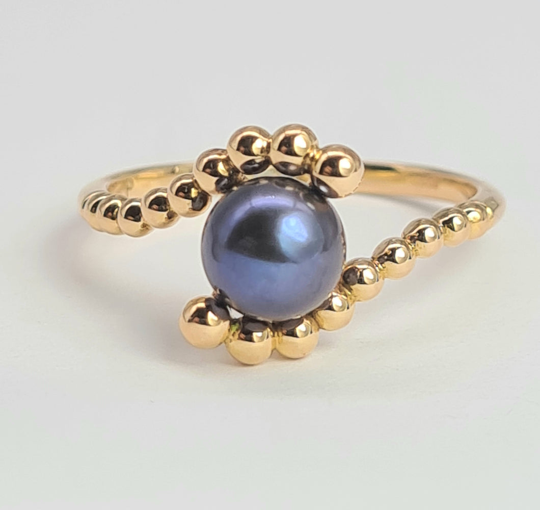 2108: Vintage: 18ct Rose Gold Bubble Shank Blue Akoya Pearl Ring- Ergonomic beauty