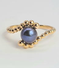 Load image into Gallery viewer, 2108: Vintage: 18ct Rose Gold Bubble Shank Blue Akoya Pearl Ring- Ergonomic beauty
