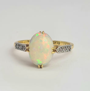 2109 Vintage: 18ct Gold Cabochon White Opal Diamonds Dress Ring