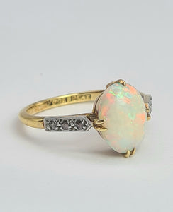 2109 Vintage: 18ct Gold Cabochon White Opal Diamonds Dress Ring