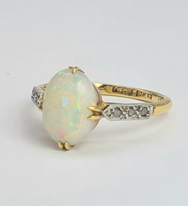 2109 Vintage: 18ct Gold Cabochon White Opal Diamonds Dress Ring