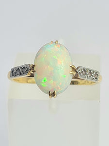 2109 Vintage: 18ct Gold Cabochon White Opal Diamonds Dress Ring