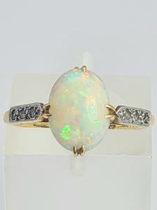 2109 Vintage: 18ct Gold Cabochon White Opal Diamonds Dress Ring