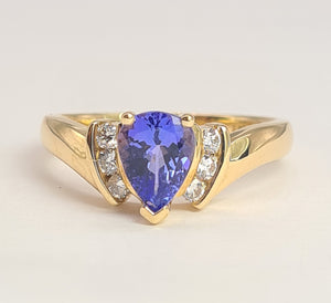 2138: Vintage: 14ct Gold Violet Blue Pear-Cut Tanzanite Natural Diamonds Ring- Lovely cut and colour