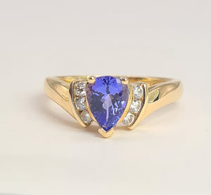 2138: Vintage: 14ct Gold Violet Blue Pear-Cut Tanzanite Natural Diamonds Ring- Lovely cut and colour