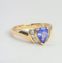 Cargar imagen en el visor de la galería, 2138: Vintage: 14ct Gold Violet Blue Pear-Cut Tanzanite Natural Diamonds Ring- Lovely cut and colour
