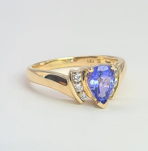 2138: Vintage: 14ct Gold Violet Blue Pear-Cut Tanzanite Natural Diamonds Ring- Lovely cut and colour