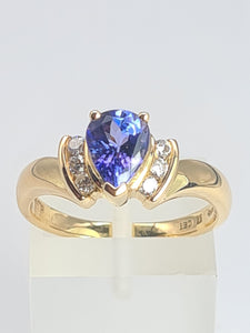 2138: Vintage: 14ct Gold Violet Blue Pear-Cut Tanzanite Natural Diamonds Ring- Lovely cut and colour