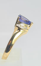 Cargar imagen en el visor de la galería, 2138: Vintage: 14ct Gold Violet Blue Pear-Cut Tanzanite Natural Diamonds Ring- Lovely cut and colour
