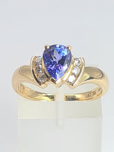 Cargar imagen en el visor de la galería, 2138: Vintage: 14ct Gold Violet Blue Pear-Cut Tanzanite Natural Diamonds Ring- Lovely cut and colour
