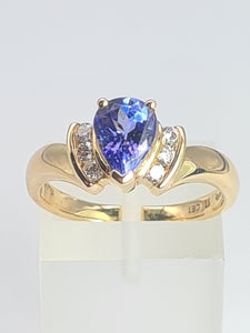 2138: Vintage: 14ct Gold Violet Blue Pear-Cut Tanzanite Natural Diamonds Ring- Lovely cut and colour