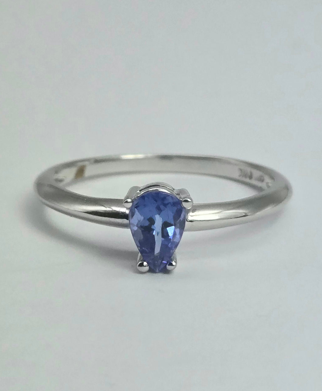 1890: Vintage: 14ct White Gold Petite Pear-Cut Violet Blue Tanzanite Ring
