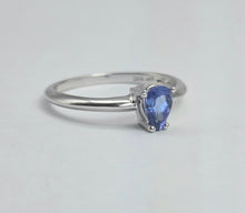 Cargar imagen en el visor de la galería, 1890: Vintage: 14ct White Gold Petite Pear-Cut Violet Blue Tanzanite Ring
