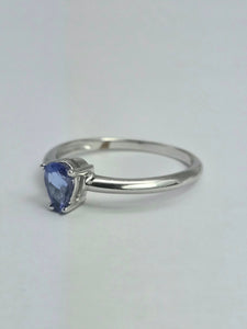 1890: Vintage: 14ct White Gold Petite Pear-Cut Violet Blue Tanzanite Ring