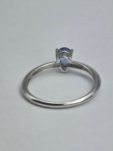 1890: Vintage: 14ct White Gold Petite Pear-Cut Violet Blue Tanzanite Ring