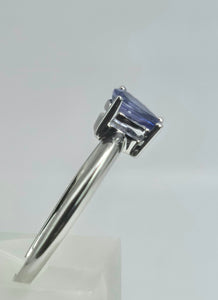 1890: Vintage: 14ct White Gold Petite Pear-Cut Violet Blue Tanzanite Ring
