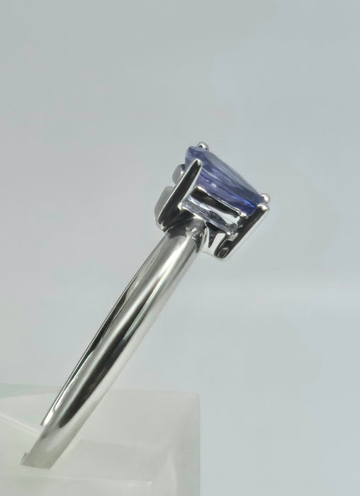 1890: Vintage: 14ct White Gold Petite Pear-Cut Violet Blue Tanzanite Ring