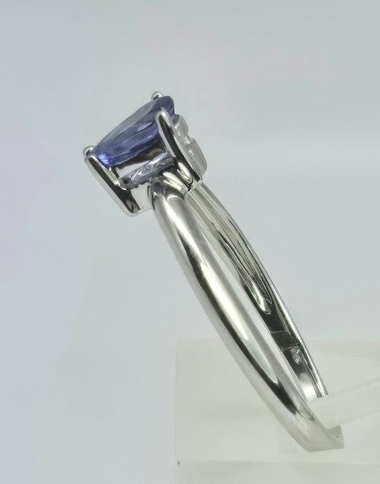 1890: Vintage: 14ct White Gold Petite Pear-Cut Violet Blue Tanzanite Ring
