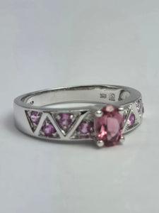 1894: Vintage: 9ct White Gold Pink Tourmalines Dress Ring- pretty in pink