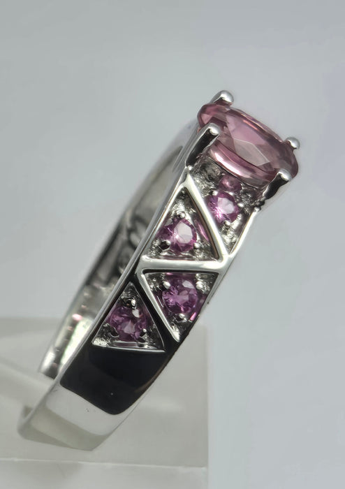 1894: Vintage: 9ct White Gold Pink Tourmalines Dress Ring- pretty in pink