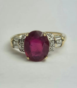 1905: Vintage: 9ct Yellow Gold Ruby 16 Diamonds Dress Ring- picture perfect