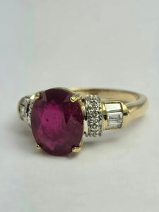 1905: Vintage: 9ct Yellow Gold Ruby 16 Diamonds Dress Ring- picture perfect