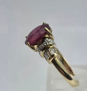 1905: Vintage: 9ct Yellow Gold Ruby 16 Diamonds Dress Ring- picture perfect