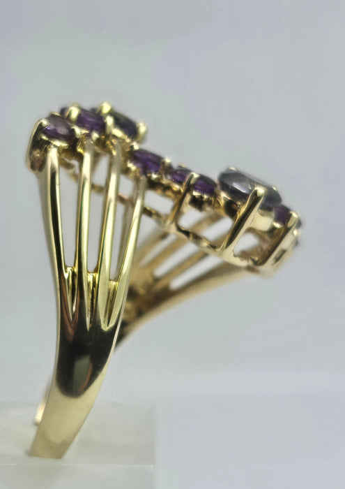 2053: Vintage: 9ct Gold Iolite Amethysts Abstract Cocktail Ring- Inspirationl